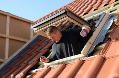 Pose de fenêtres de toit Velux à Château-Thébaud